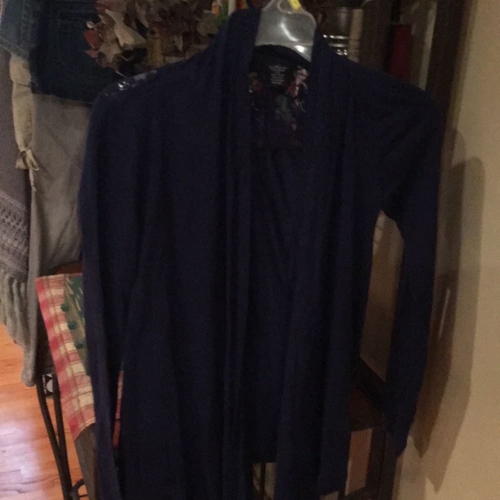 Women’s navy top size small
